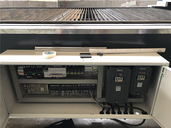 màquina làser de tall de metall cnc / tallador de làser de fibra òptica